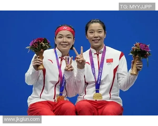 上海羽毛球队在杯赛中以63分稳居积分榜首位展现强劲实力