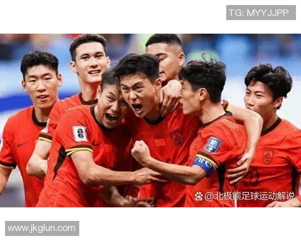 吴京在绿茵场上展现足球才华与拼搏精神的精彩瞬间