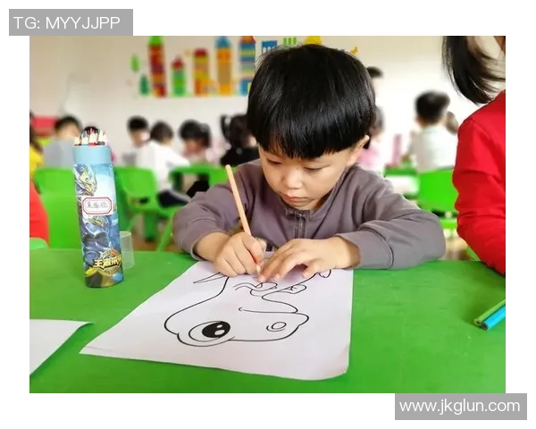 足球幼儿化:让孩子在快乐中成长,培养未来的足球小明星 足球幼儿化:让孩子在快乐中成长,培养未来的足球小明星