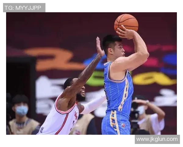 武汉篮球队战术之争引发热议球迷与专家观点碰撞激烈