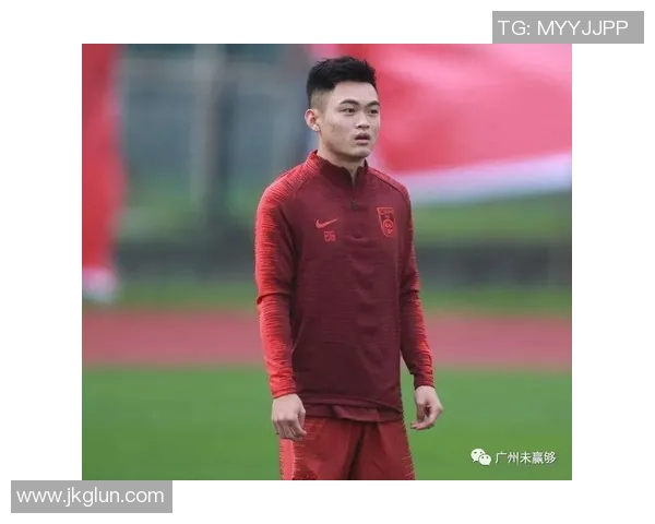 时尚男士足球项链彰显个性魅力助你成为场上焦点